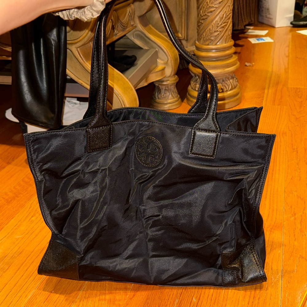 Collapsable Tory butch tote